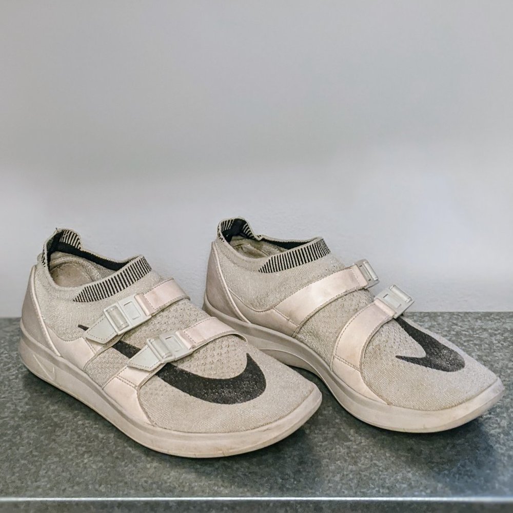 NIKE MENS 9 AIR SOCK RACER ULTRA FLYKNIT PALE GREY